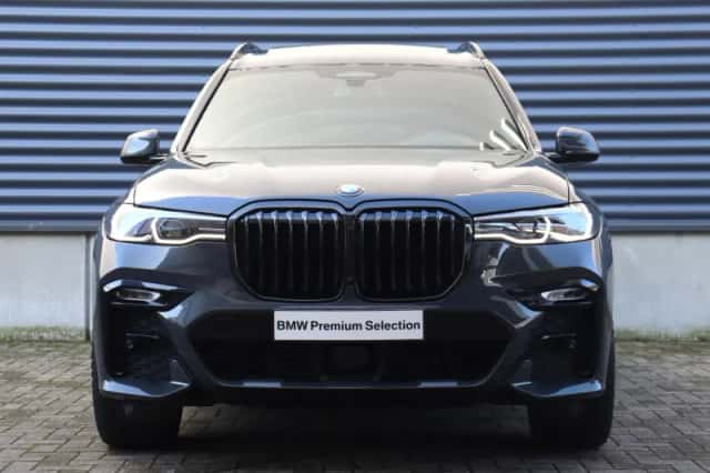 BMW X7 (2021) thumbnail 3