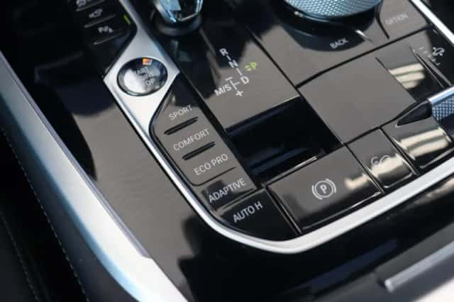 BMW X7 (2021) thumbnail 25