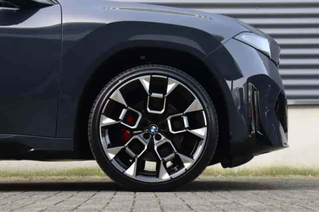 BMW iX3 (2026) thumbnail 6