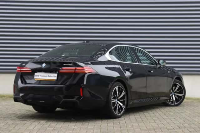 BMW i5 (2025) thumbnail 2
