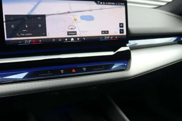 BMW i5 (2025) thumbnail 18