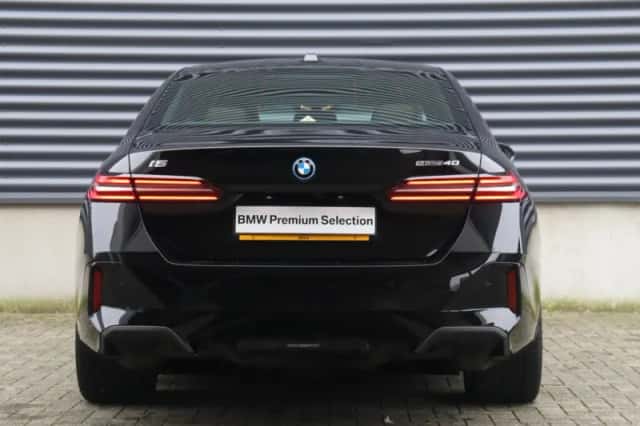 BMW i5 (2025) thumbnail 4