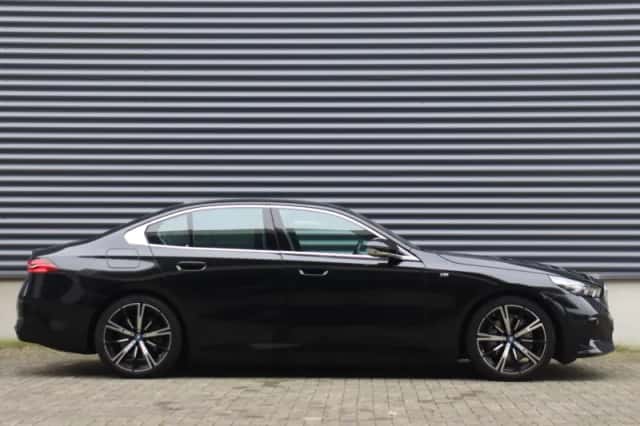 BMW i5 (2025) thumbnail 5