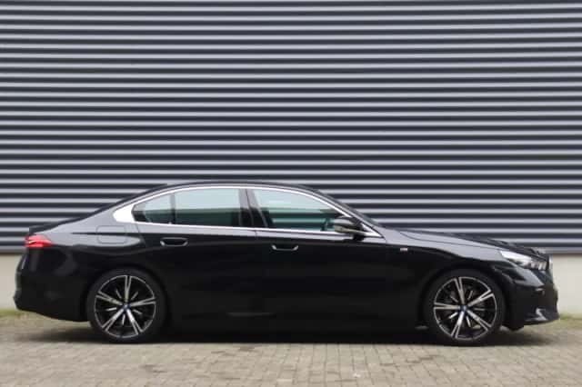 BMW i5 (2025) thumbnail 5