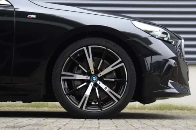 BMW i5 (2025) thumbnail 6