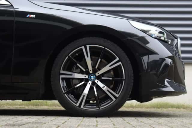 BMW i5 (2025) thumbnail 6