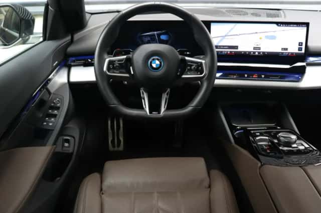 BMW i5 (2025) thumbnail 9