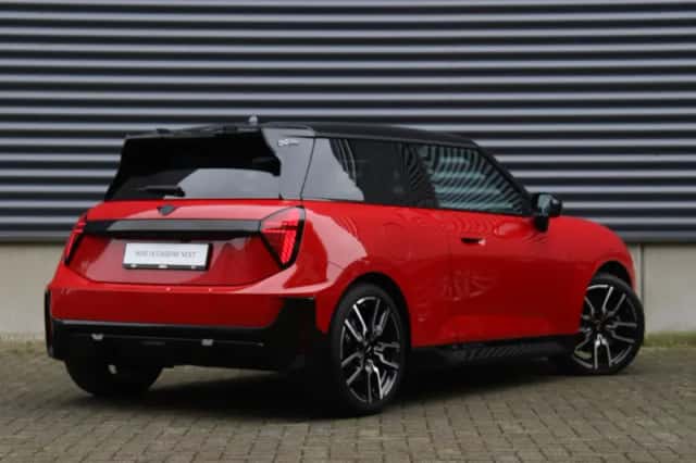 MINI Cooper (2024) thumbnail 2