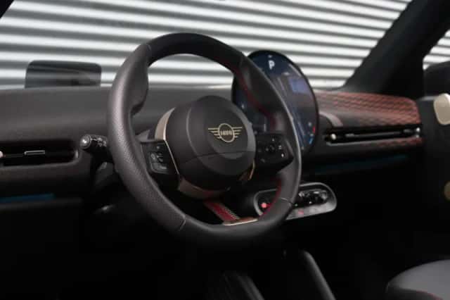 MINI Cooper (2024) thumbnail 14