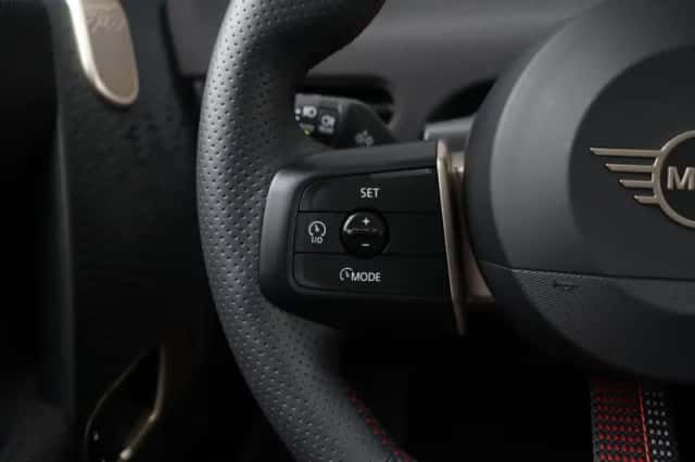 MINI Cooper (2024) thumbnail 18