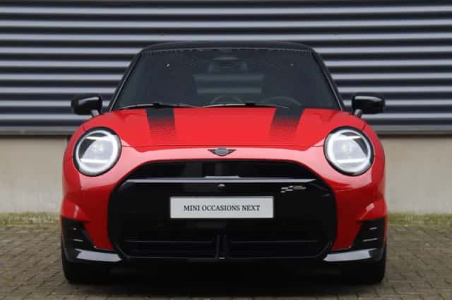 MINI Cooper (2024) thumbnail 3