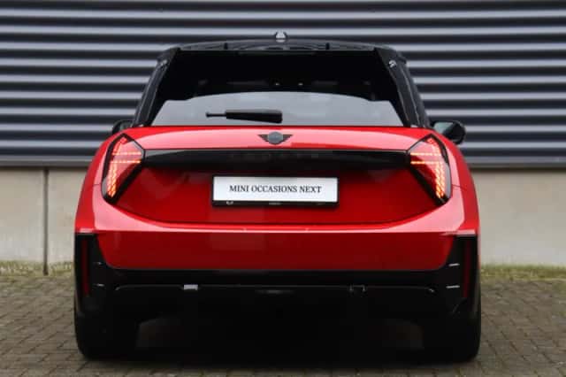 MINI Cooper (2024) thumbnail 4