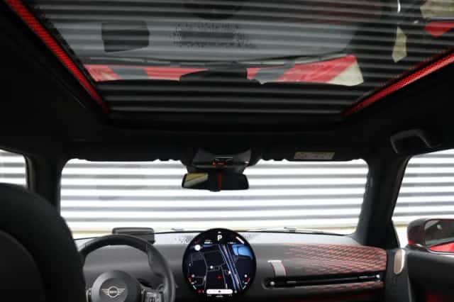 MINI Cooper (2024) thumbnail 31