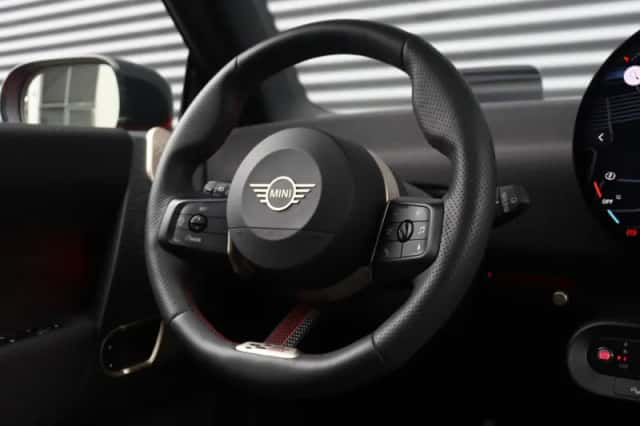 MINI Cooper (2024) thumbnail 32