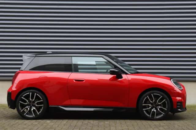 MINI Cooper (2024) thumbnail 5