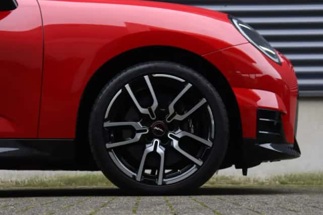 MINI Cooper (2024) thumbnail 6