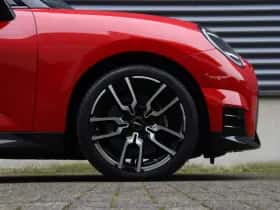 MINI Cooper (2024) thumbnail 6