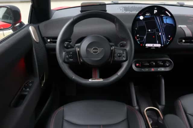 MINI Cooper (2024) thumbnail 10