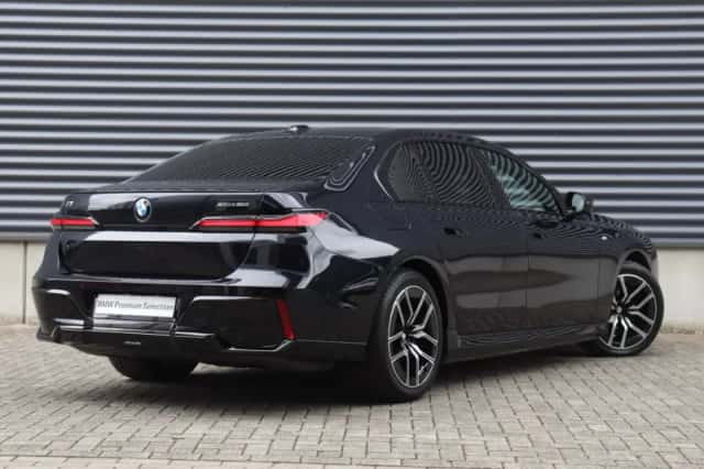 BMW i7 (2025) thumbnail 2