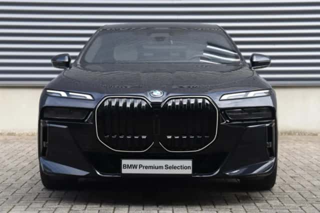 BMW i7 (2025) thumbnail 3