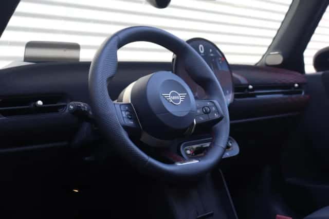 MINI Cabrio (2025) thumbnail 16