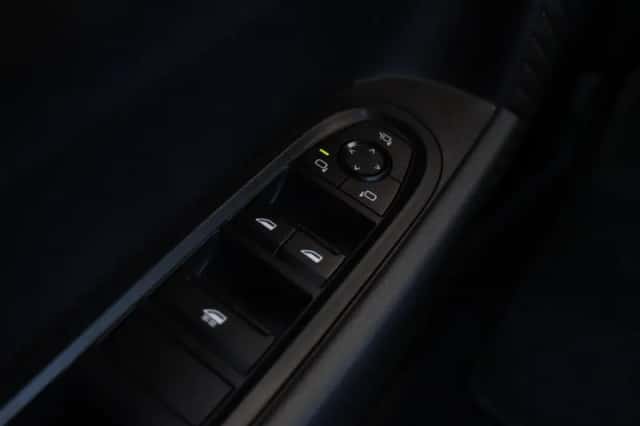 MINI Cabrio (2025) thumbnail 30