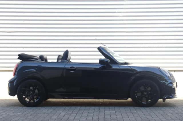 MINI Cabrio (2025) thumbnail 8