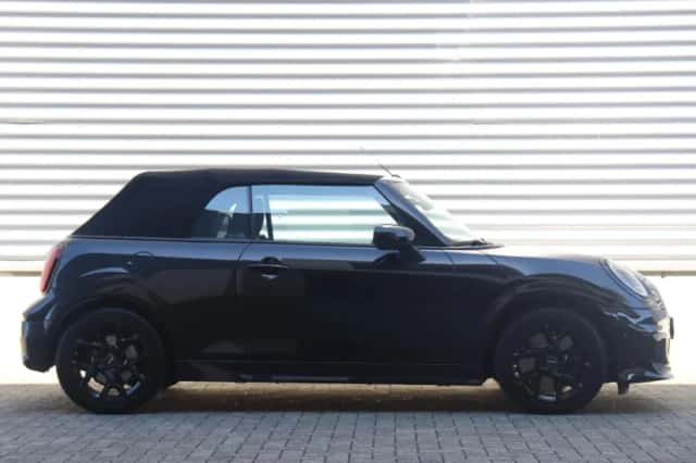 MINI Cabrio (2025) thumbnail 9