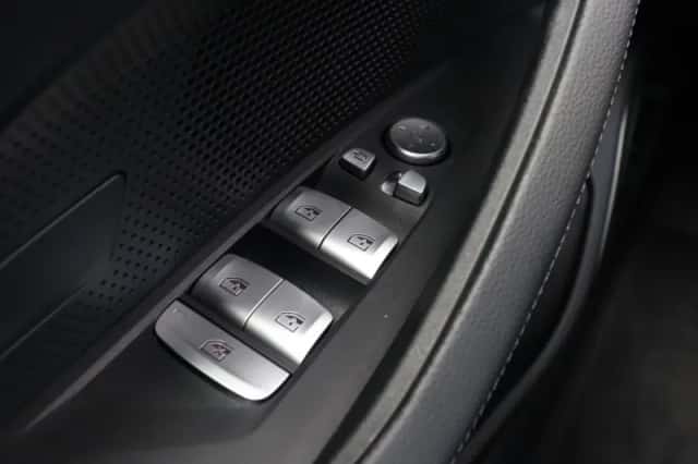 BMW i4 (2026) thumbnail 33