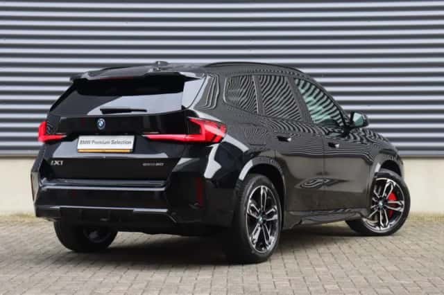 BMW iX1 (2026) thumbnail 2