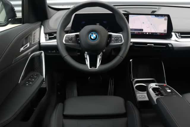 BMW iX1 (2026) thumbnail 9
