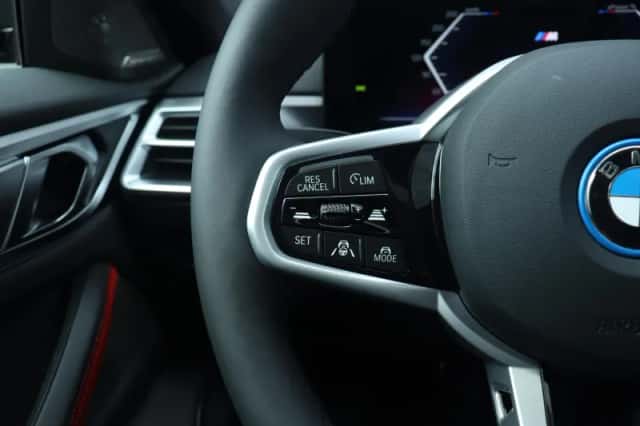 BMW i4 (2026) thumbnail 24