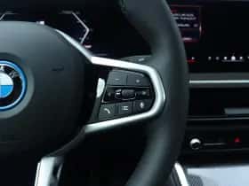 BMW i4 (2026) thumbnail 25