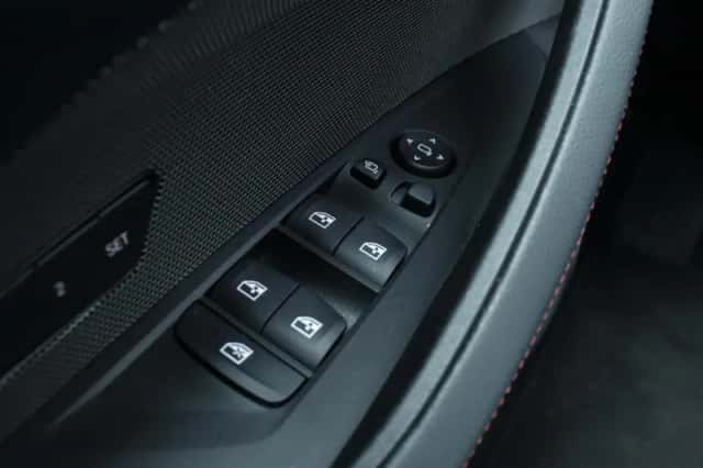 BMW i4 (2026) thumbnail 35