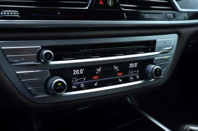 BMW 7-Serie (2019) thumbnail 17