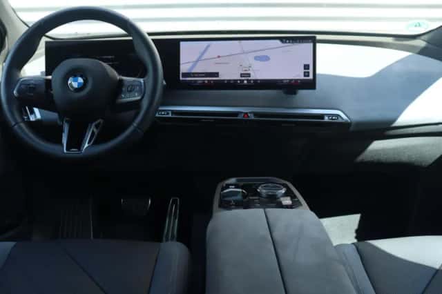 BMW iX (2025) thumbnail 11