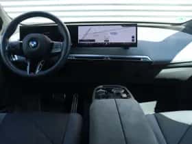 BMW iX (2025) thumbnail 11