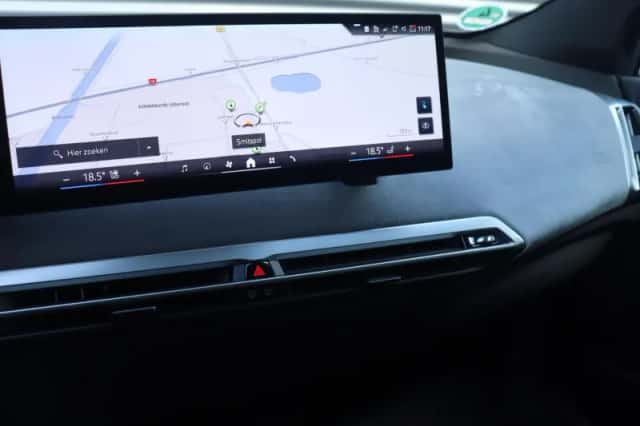BMW iX (2025) thumbnail 15