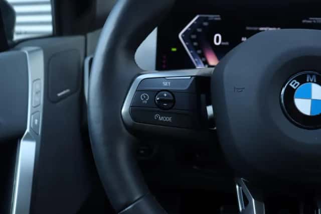 BMW iX (2025) thumbnail 17