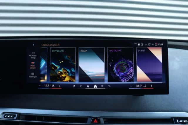 BMW iX (2025) thumbnail 22