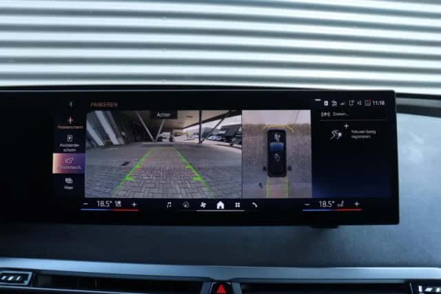 BMW iX (2025) thumbnail 24