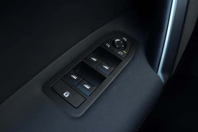 BMW iX (2025) thumbnail 27