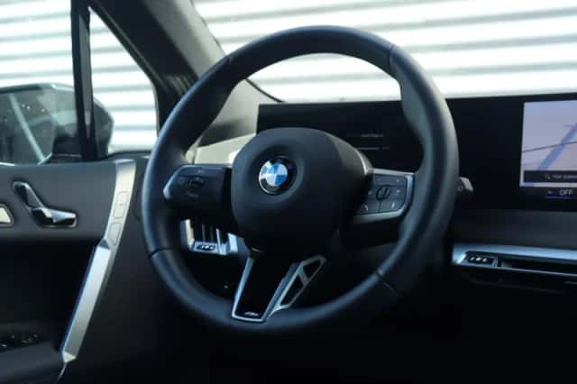 BMW iX (2025) thumbnail 29