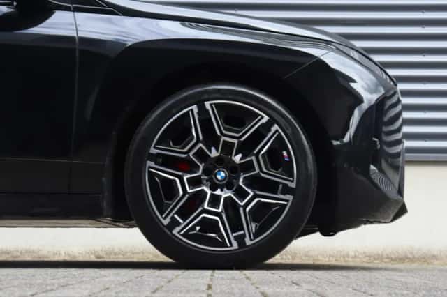 BMW iX (2025) thumbnail 6
