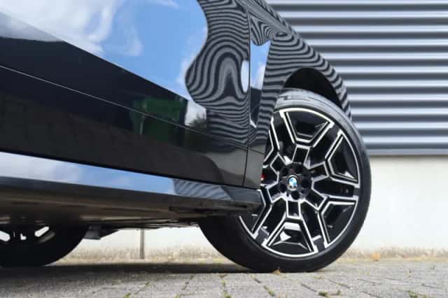 BMW iX (2025) thumbnail 7