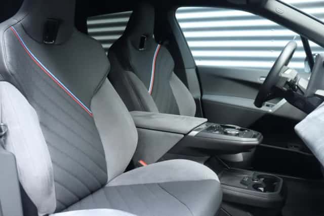 BMW iX (2025) thumbnail 8