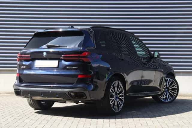 BMW X5 (2023) thumbnail 2