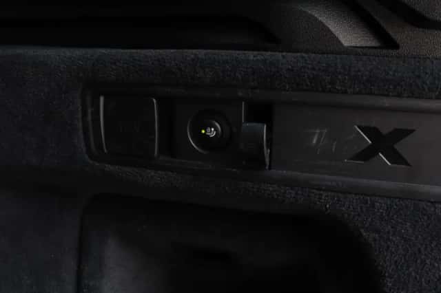 BMW X5 (2023) thumbnail 12