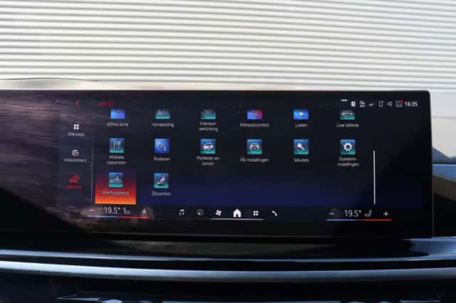 BMW X5 (2023) thumbnail 24