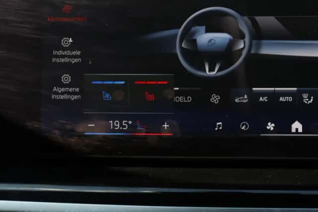 BMW X5 (2023) thumbnail 26